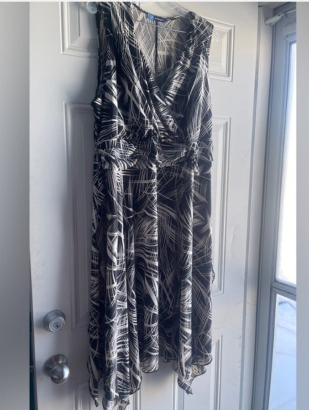 Sleeveless Black and White V-Neck Handkerchief Hem Dress - Picture 8 of 9
